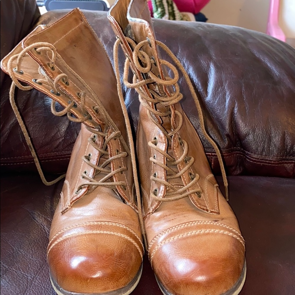 Combat boots